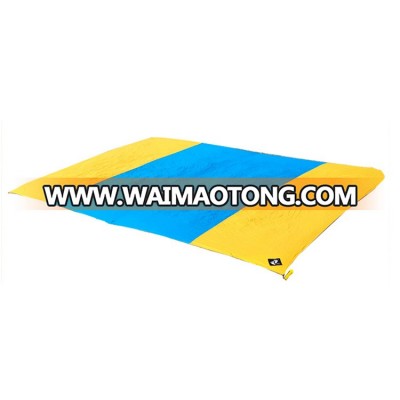 Extra large foldable nylon waterproof outdoor custom pocket sand proof beach blanket